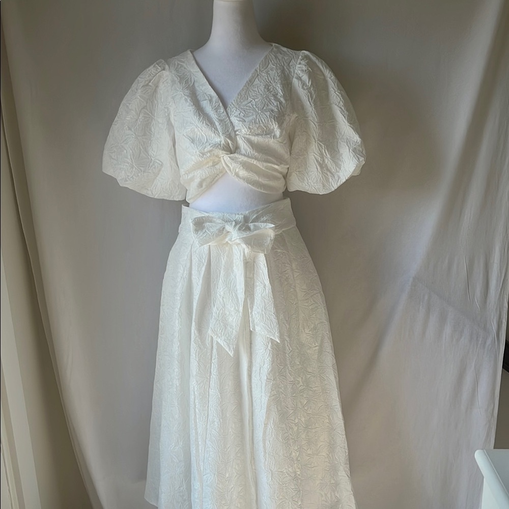 Elegant White Puff Sleeve Dress